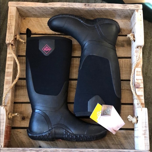 Muck Boot Shoes - NWB Woman’s Muck Boots